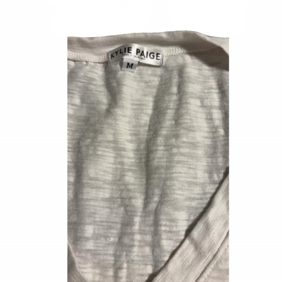 Women’s Kylie Paige Gray Long Sleeve V Neck Top - Size Medium, Fall, Layering - Picture 2 of 2